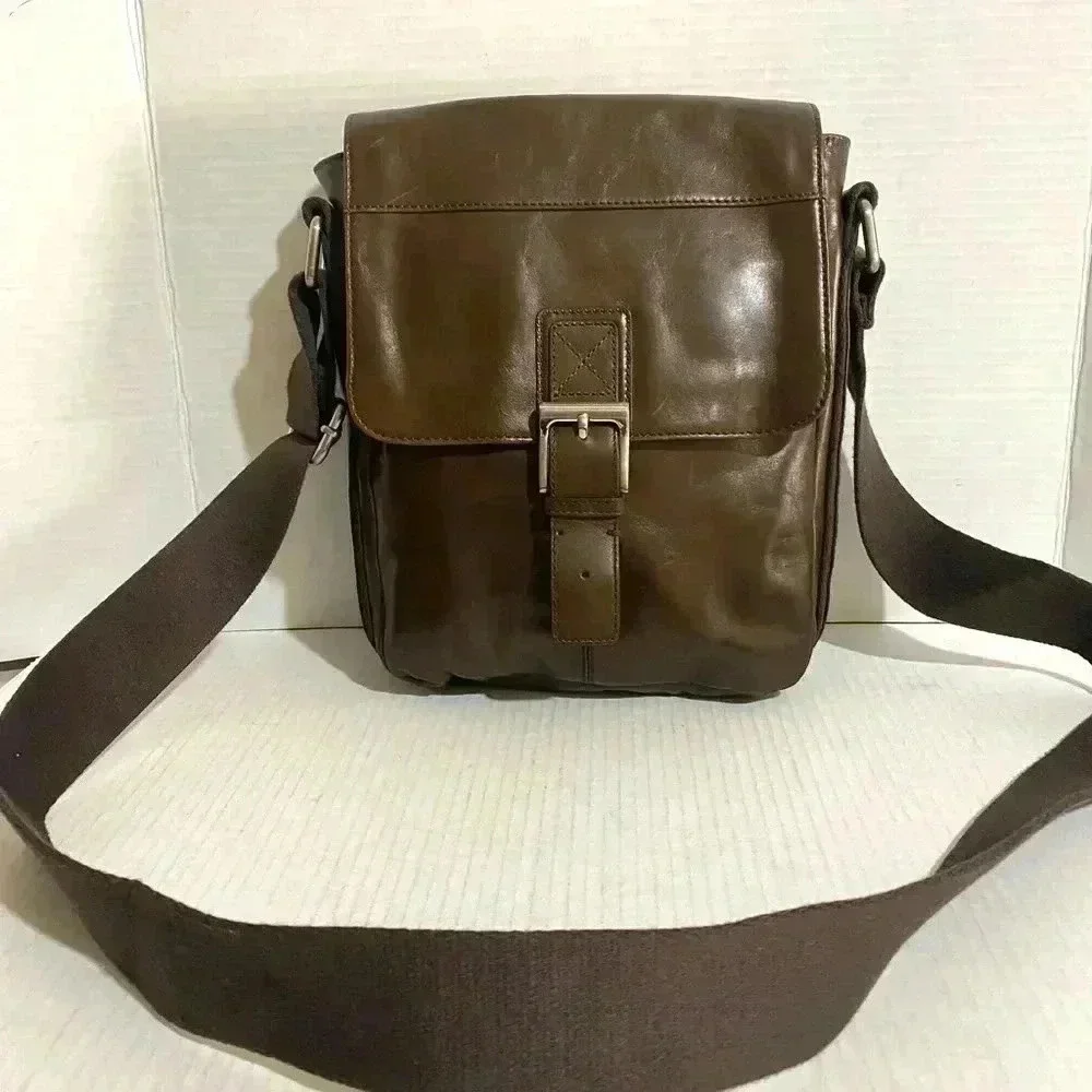 Fossil brown leather unisex messenger bag